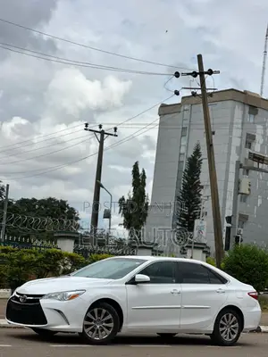 Toyota Camry LE 4dr Sedan (2.5L 4cyl 6A) 2016 White