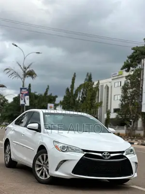 Toyota Camry LE 4dr Sedan (2.5L 4cyl 6A) 2016 White