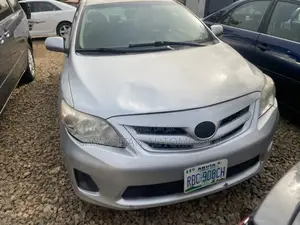 Toyota Corolla LE 4dr Sedan (1.8L 4cyl 4A) 2013 Silver