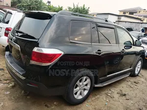 Toyota Highlander 2.7L 2WD 2013 Black