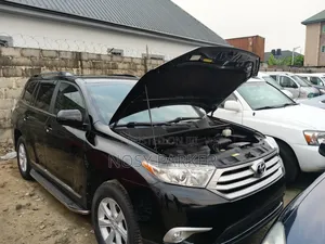 Toyota Highlander 2.7L 2WD 2013 Black