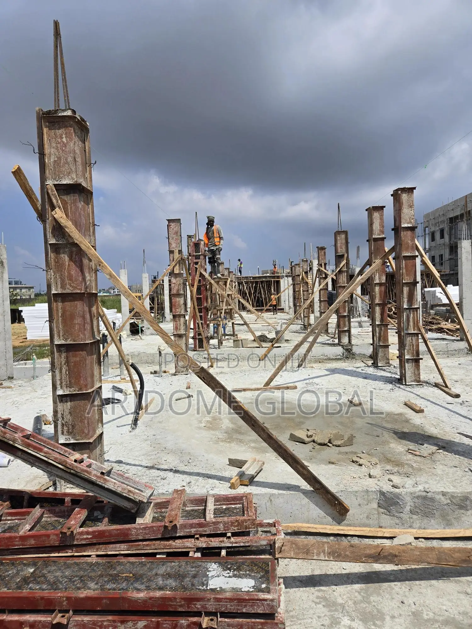 Column Panels Lease