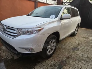 Toyota Highlander SE 2011 White