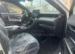 Toyota Venza XLE AWD 2023 White