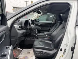 Toyota Highlander XLE 2022 White