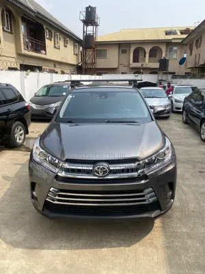 Toyota Highlander LE 4x4 V6 (3.5L 6cyl 8A) 2017 Gray