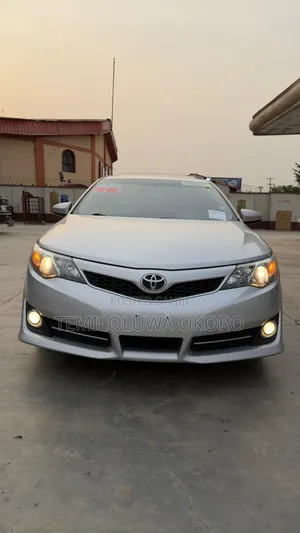 Toyota Camry SE 4dr Sedan (2.5L 4cyl 6A) 2013 Silver