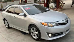 Toyota Camry SE 4dr Sedan (2.5L 4cyl 6A) 2013 Silver