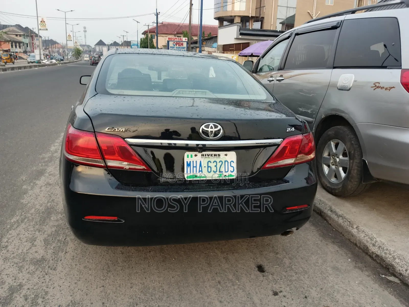 2010 Toyota Camry LE 4dr Sedan (2.5L 4cyl 6AM) - Image 1