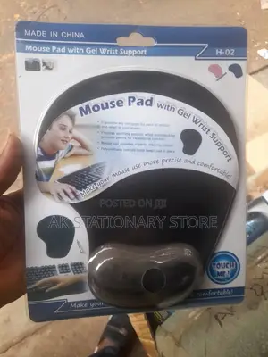 Mouse Pad With Gel Wrist Support