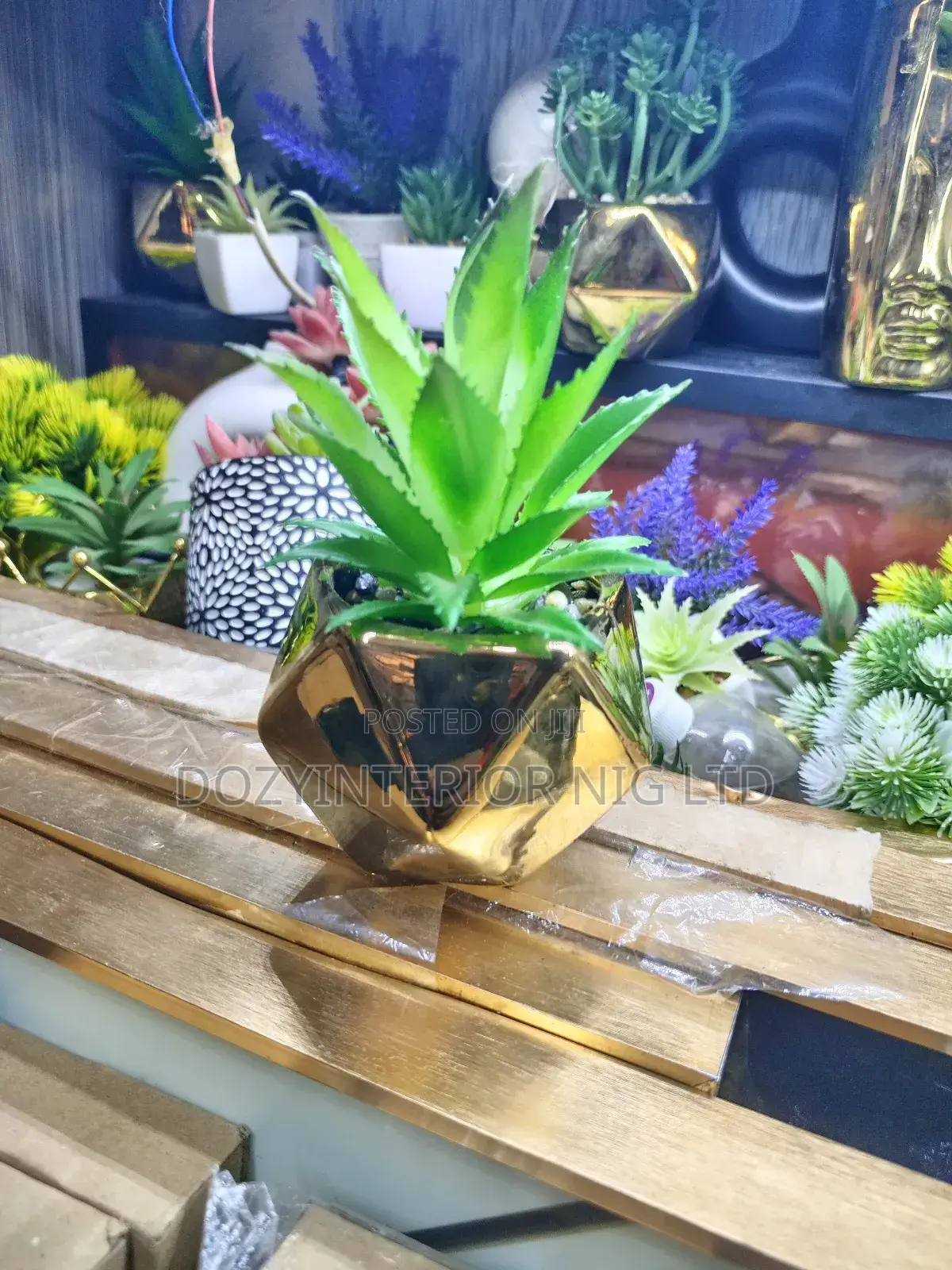 Glossy Table Flower