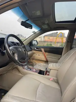 Toyota Highlander Limited 2010 Gold