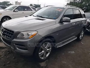 Mercedes-Benz M Class ML350 4MATIC 4dr SUV AWD (3.5L 6cyl 7A) 2015 Gray
