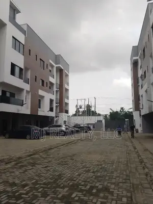 3bdrm Apartment in Ikeja GRA for sale