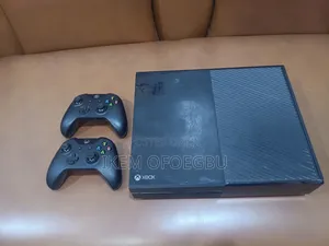 Xbox One With 2 Wireless Pad and Games