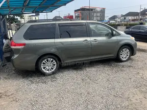 Toyota Sienna XLE 7 Passenger 2012 Green