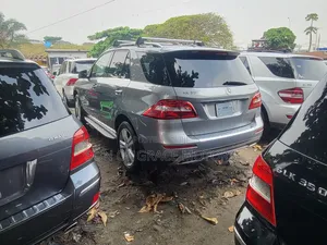 Mercedes-Benz M Class ML350 4MATIC 4dr SUV AWD (3.5L 6cyl 7A) 2015 Gray