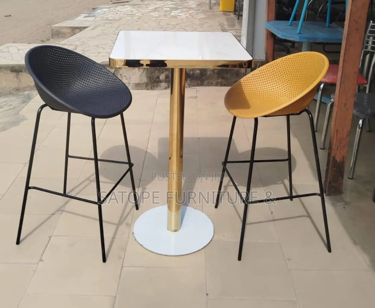 High Quality Restaurant Bar Stools and Table