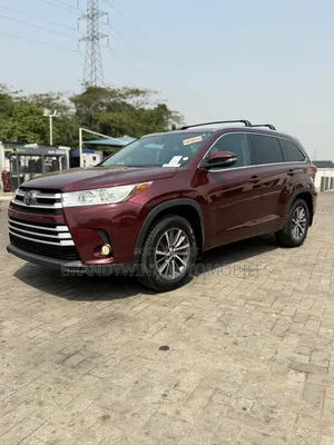 Toyota Highlander XLE 4x4 V6 (3.5L 6cyl 8A) 2017 Burgundy