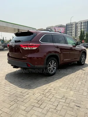 Toyota Highlander XLE 4x4 V6 (3.5L 6cyl 8A) 2017 Burgundy