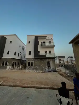6bdrm House in Jahi for sale