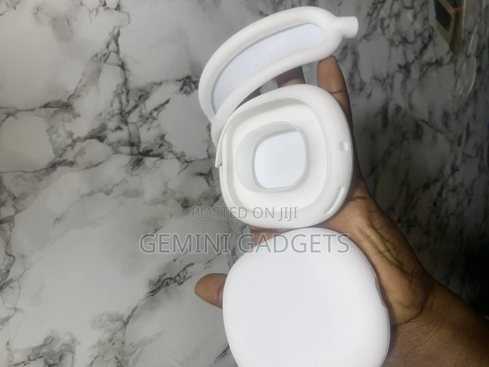 Neat Airpodmax Silicon Rubber Pouch White Color