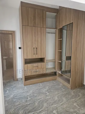 5bdrm Townhouse / Terrace in Main Gusape, Guzape District for rent