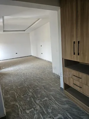5bdrm Townhouse / Terrace in Main Gusape, Guzape District for rent