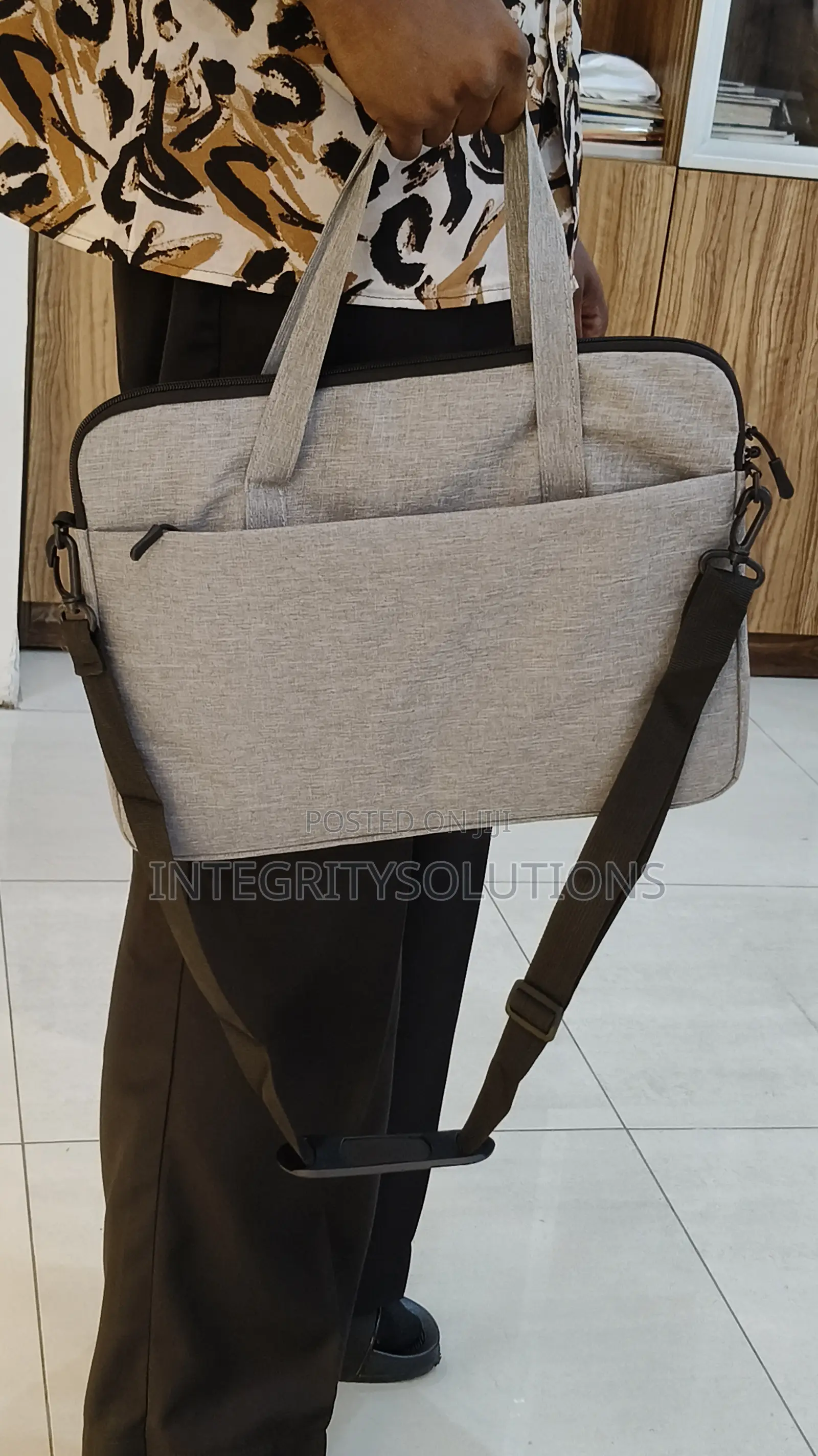 Laptop Bag Padded With Detachable Strap - 16" Storage. High Quality