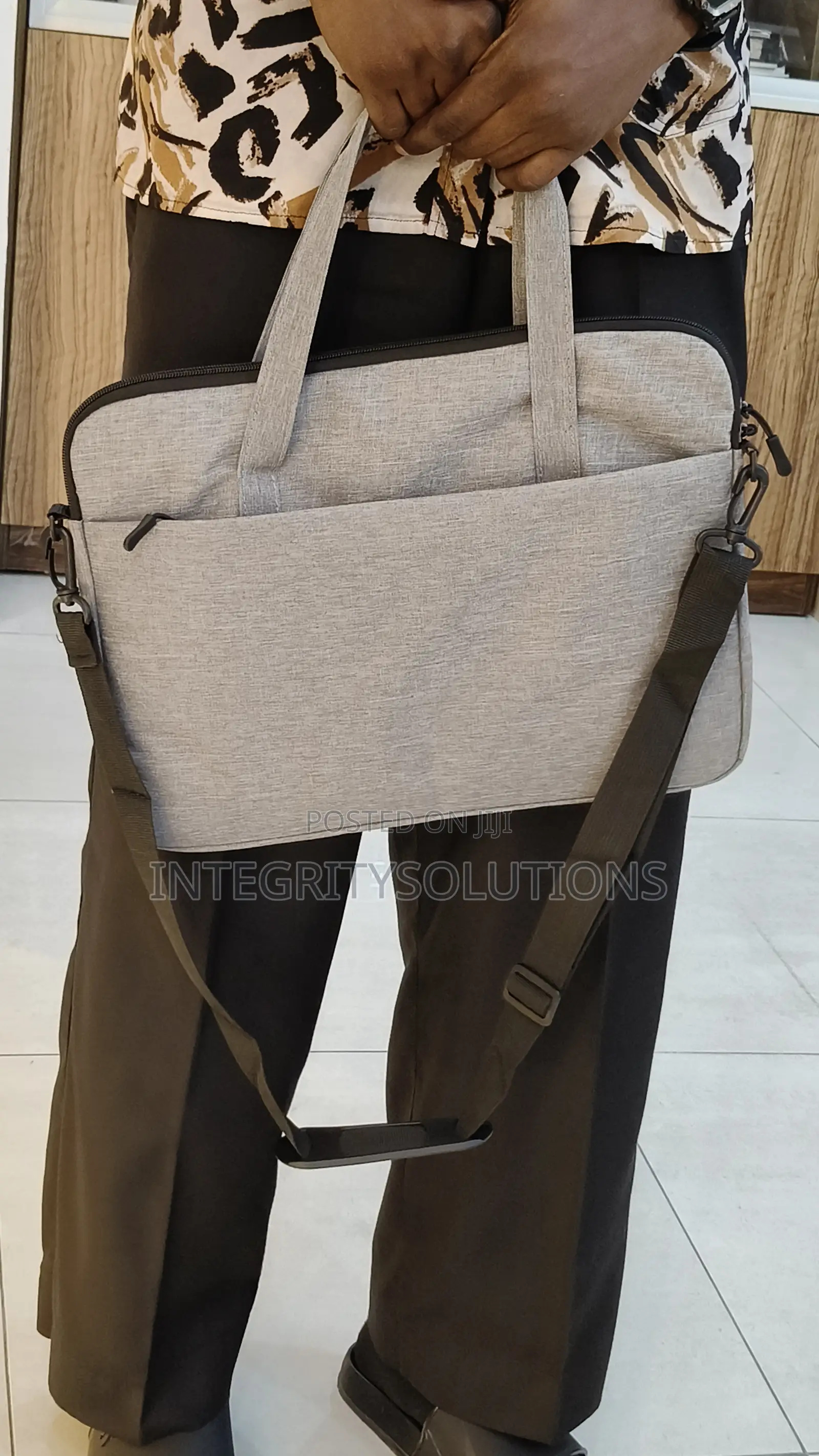 Laptop Bag Padded With Detachable Strap - 16" Storage. High Quality