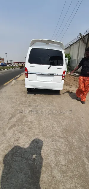 Suzuki APV Minibus 2010 White