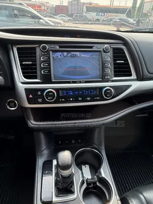 Toyota Highlander XLE 4x4 V6 (3.5L 6cyl 8A) 2017 Silver