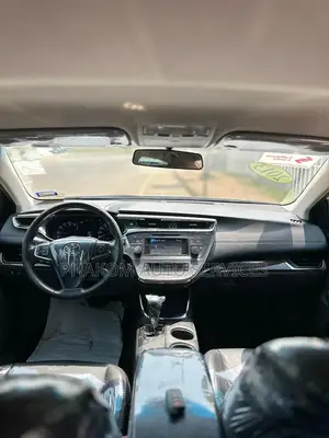 Toyota Avalon XLE Sedar FWD (3.5L 6cyl 6A) 2013 Silver