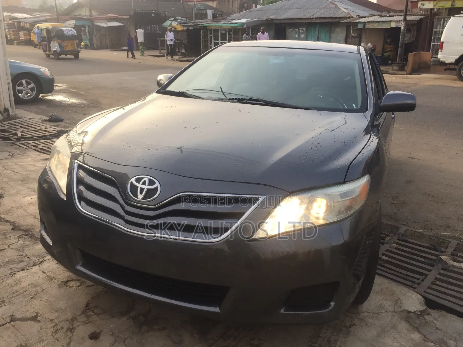 2010 Toyota Camry LE 4dr Sedan (2.5L 4cyl 6AM)