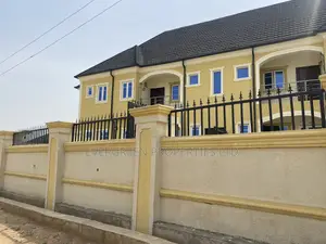 3bdrm Block of Flats in Iwo Road for rent