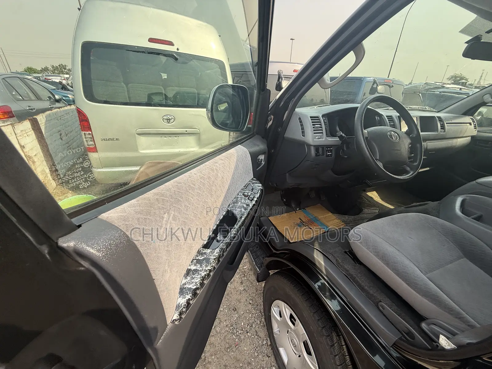 Toyota HiAce 2014 Black