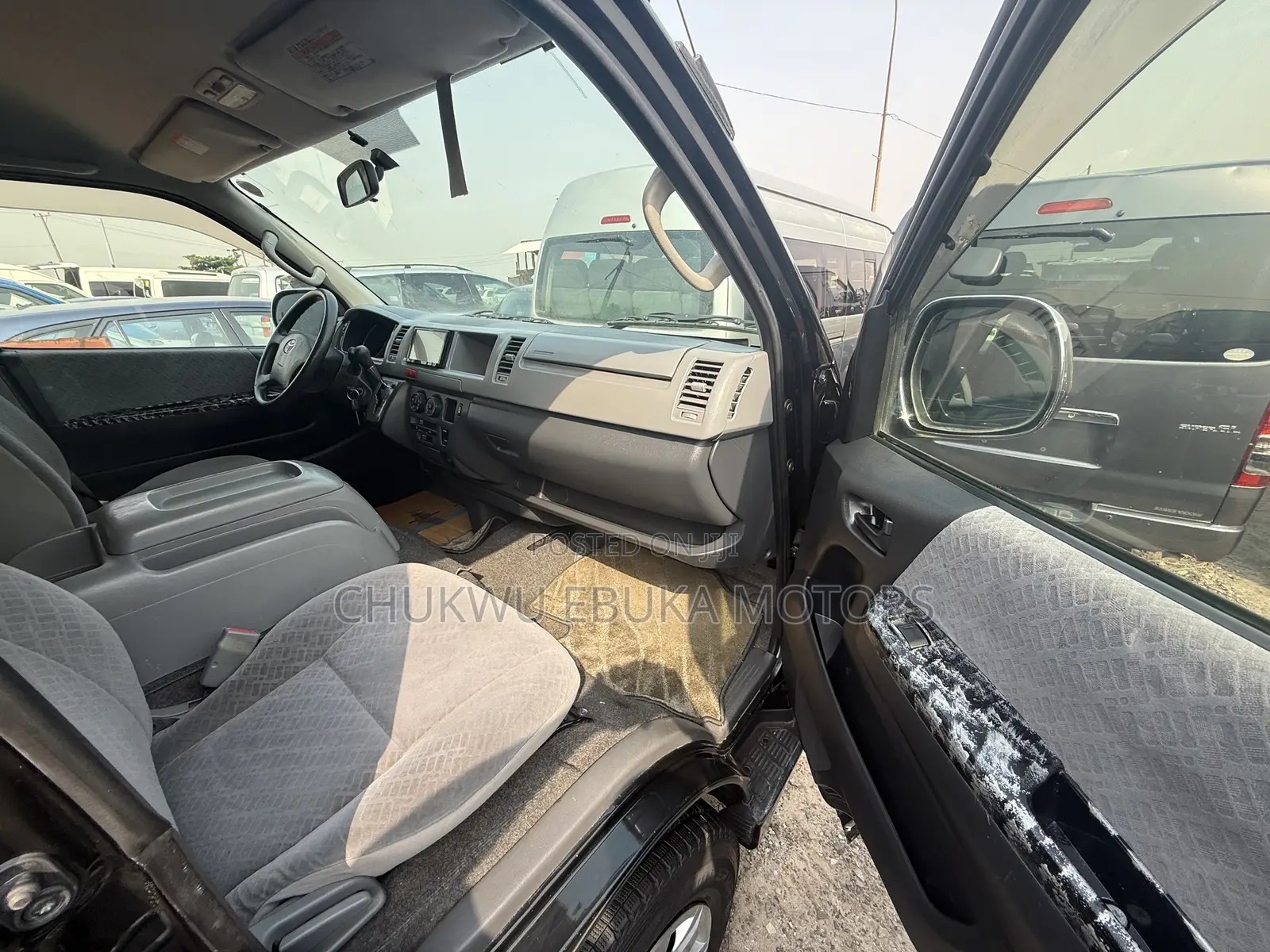 Toyota HiAce 2014 Black