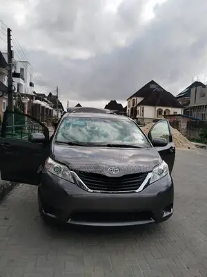 Toyota Sienna LE 7 Passenger Mobility 2012 Gray