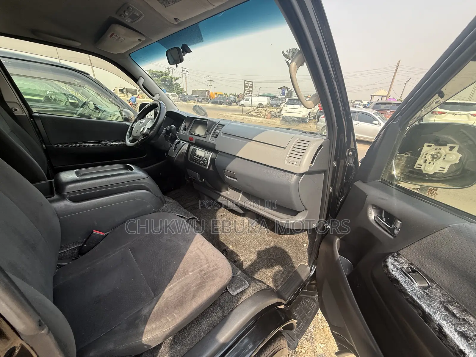 Toyota HiAce 2015 Black
