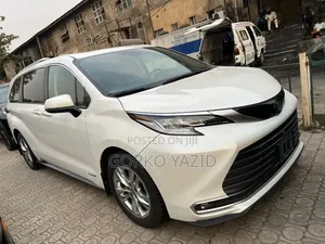 Toyota Sienna Limited FWD 7-Passenger 2024 White