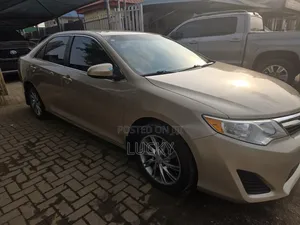 Toyota Camry LE 4dr Sedan (2.5L 4cyl 6A) 2012 Gold