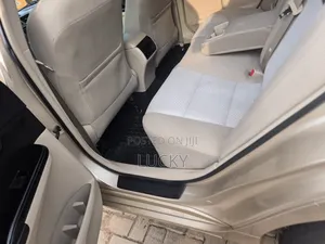 Toyota Camry LE 4dr Sedan (2.5L 4cyl 6A) 2012 Gold