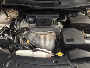 Toyota Camry LE 4dr Sedan (2.5L 4cyl 6A) 2012 Gold