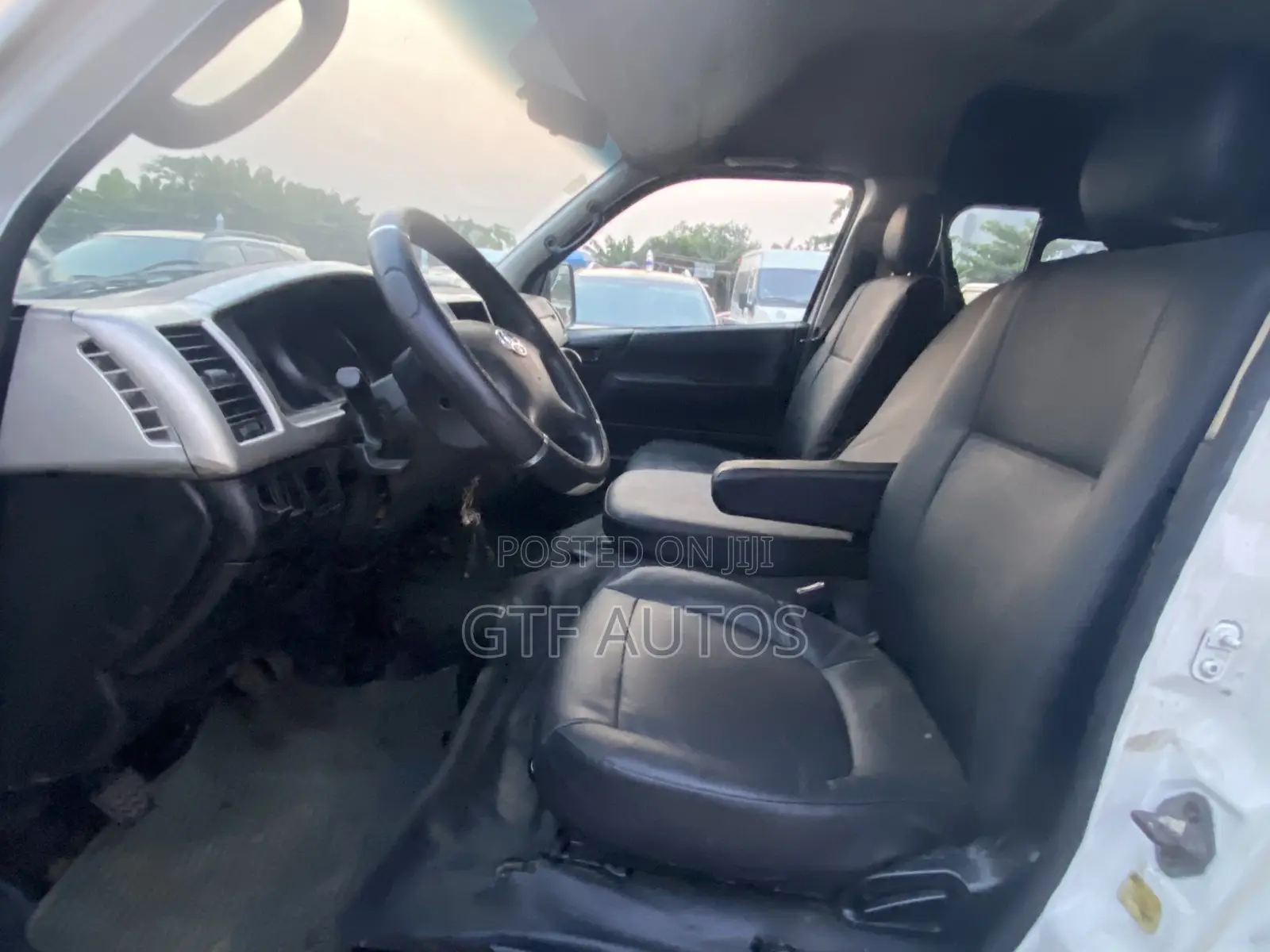 Toyota HiAce 2015 White