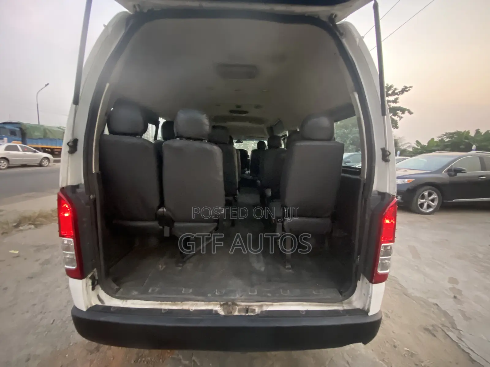 Toyota HiAce 2015 White