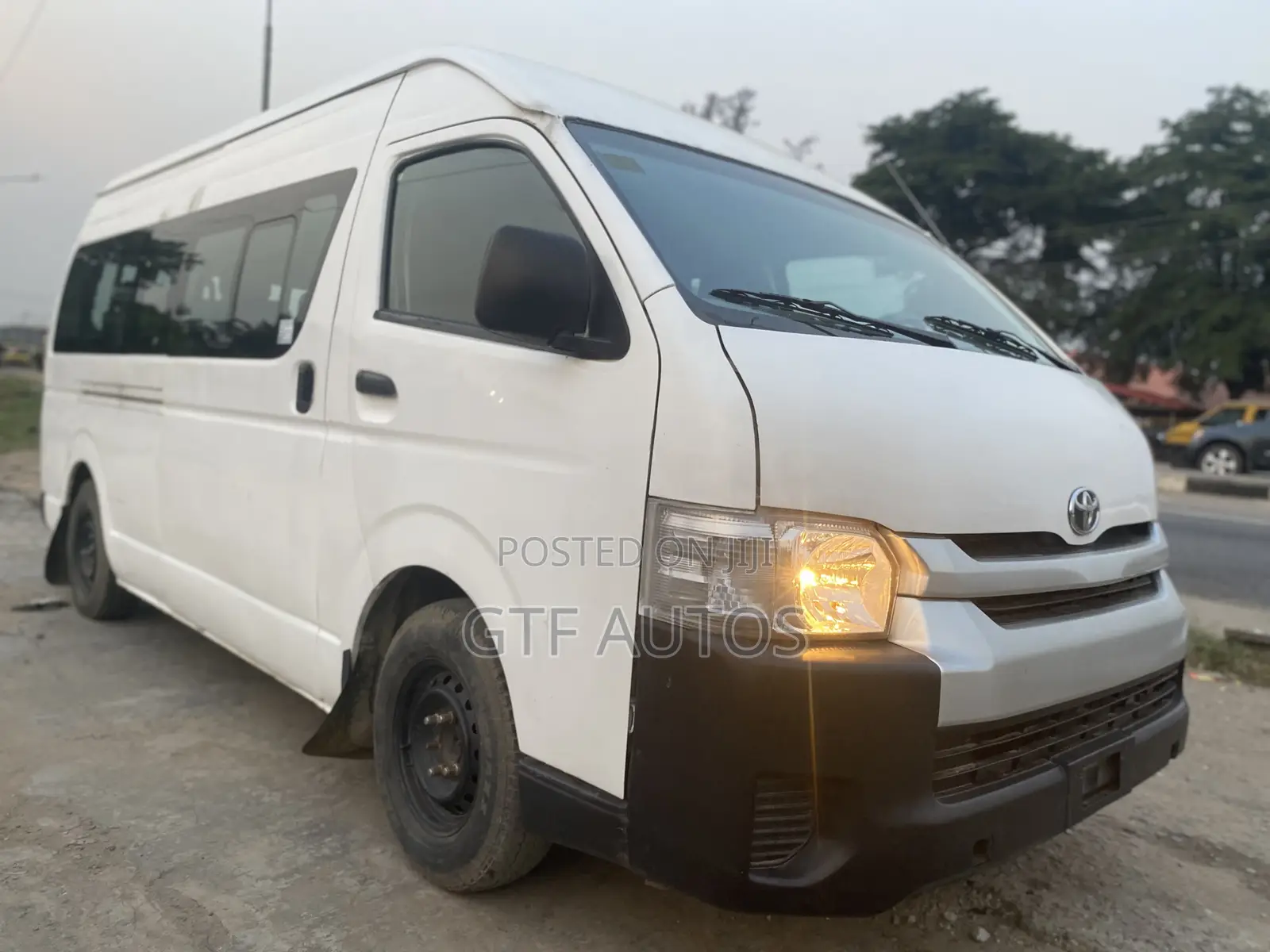 Toyota HiAce 2015 White