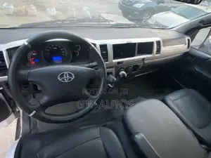 Toyota HiAce 2015 White