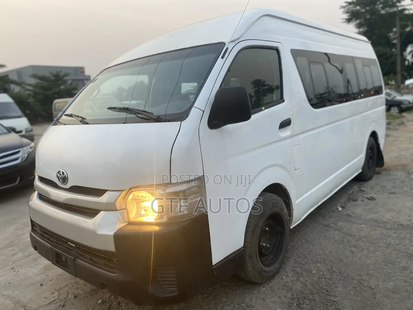 Toyota HiAce 2015 White
