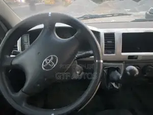 Toyota HiAce 2015 White