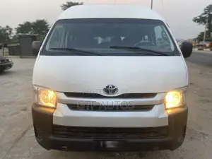 Toyota HiAce 2015 White